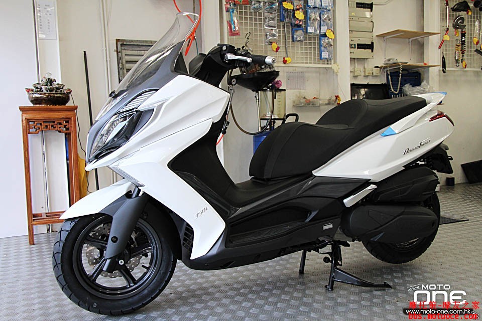 2016_KYMCO_DOWNTOWN_350i_01.JPG