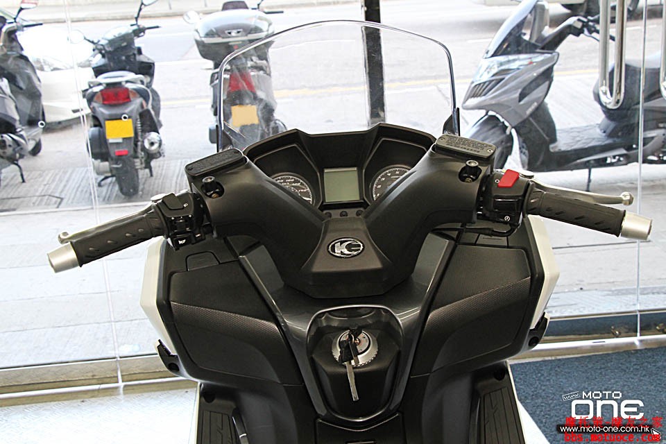 2016_KYMCO_DOWNTOWN_350i_09.JPG