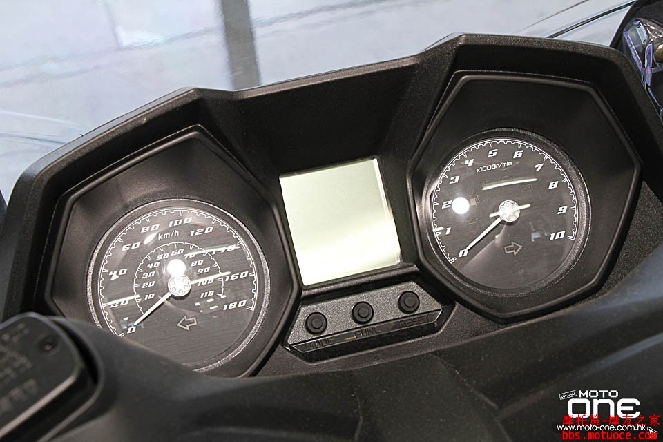 2016_KYMCO_DOWNTOWN_350i_10.JPG