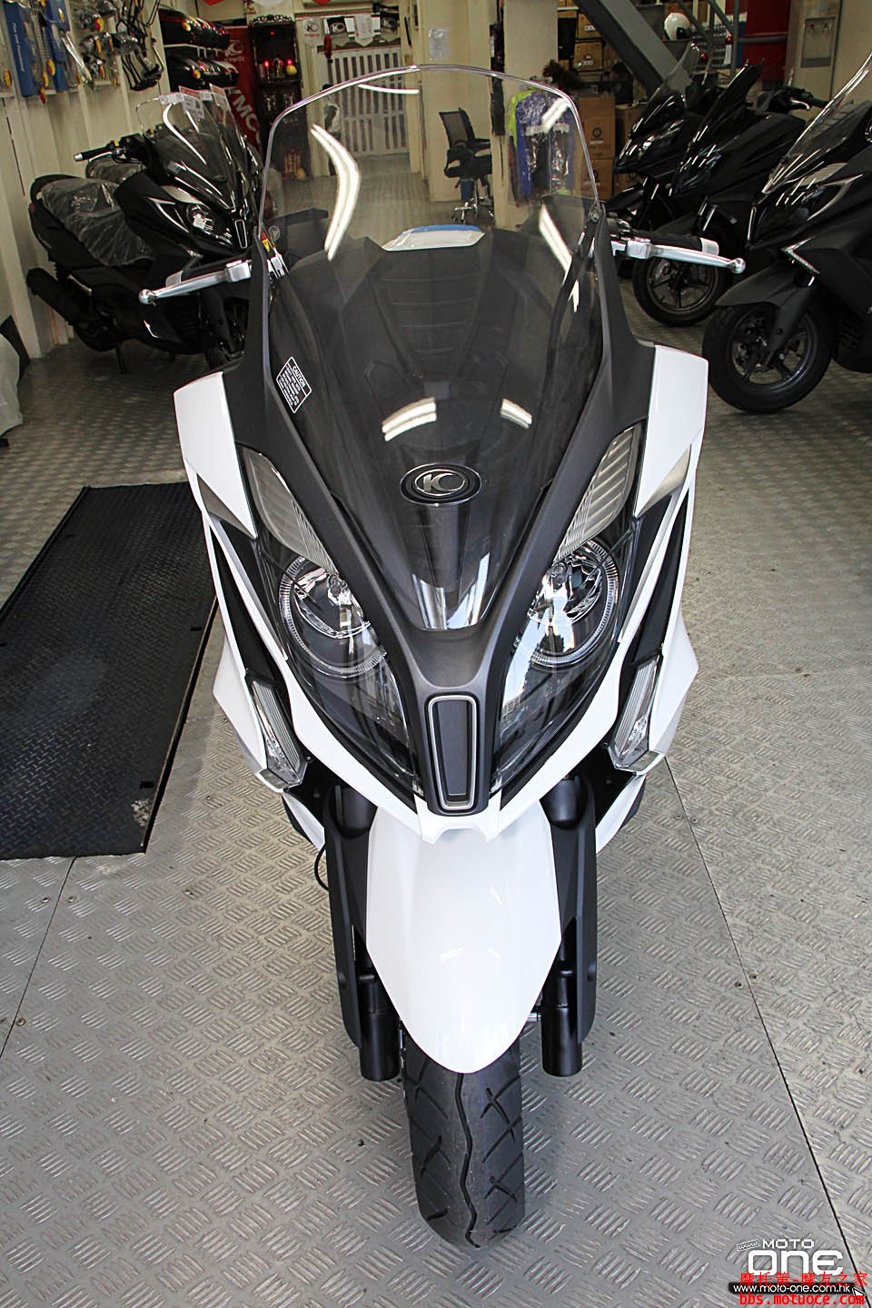 2016_KYMCO_DOWNTOWN_350i_14.JPG