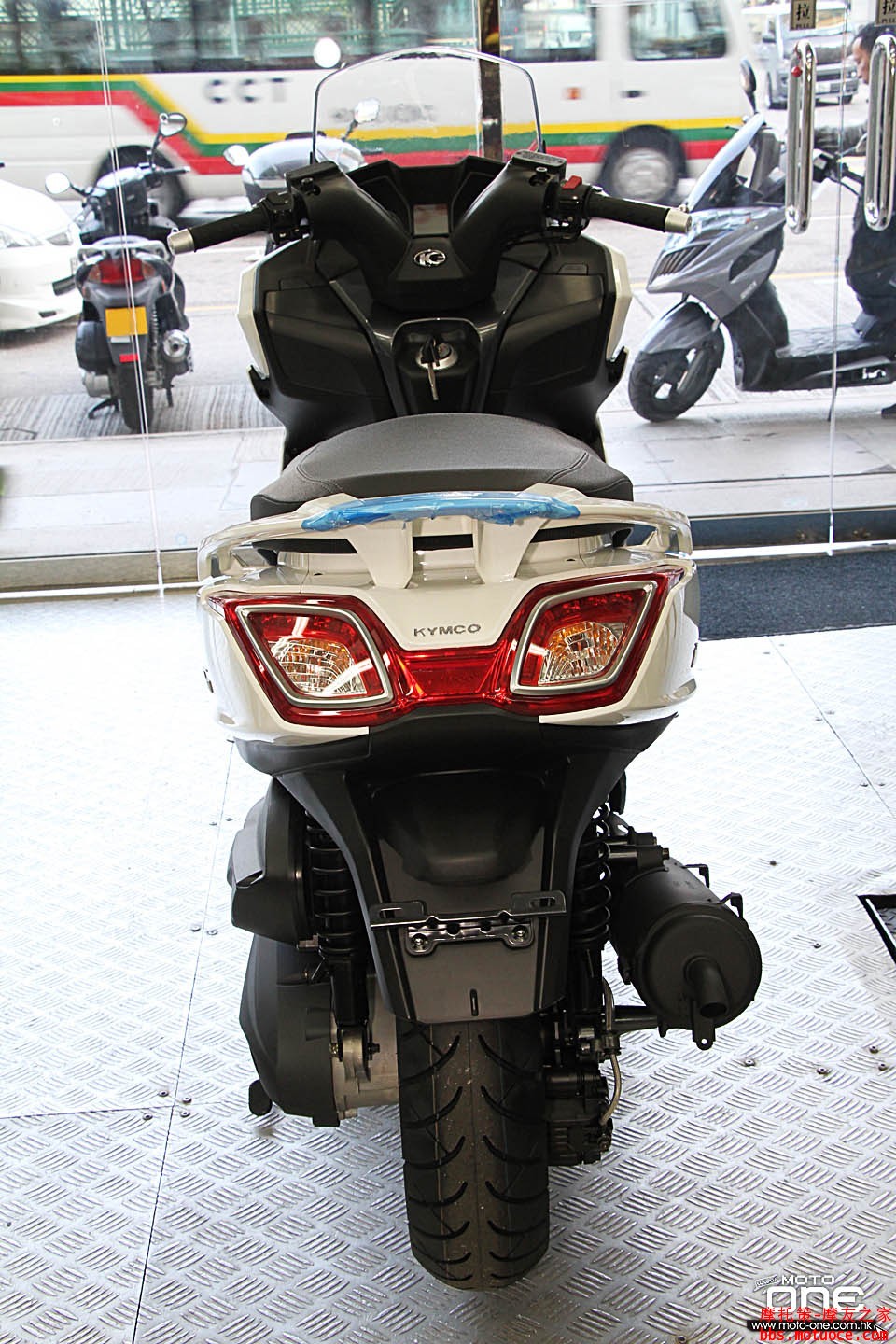 2016_KYMCO_DOWNTOWN_350i_15.JPG