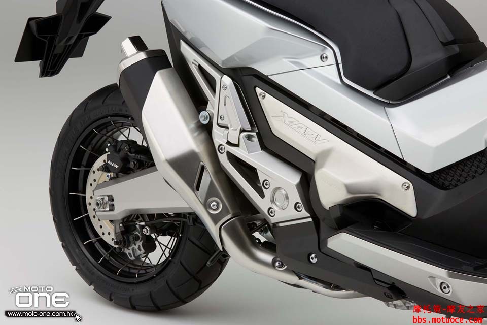 2017_Honda-X-ADV_adventure_scoote_13.jpg