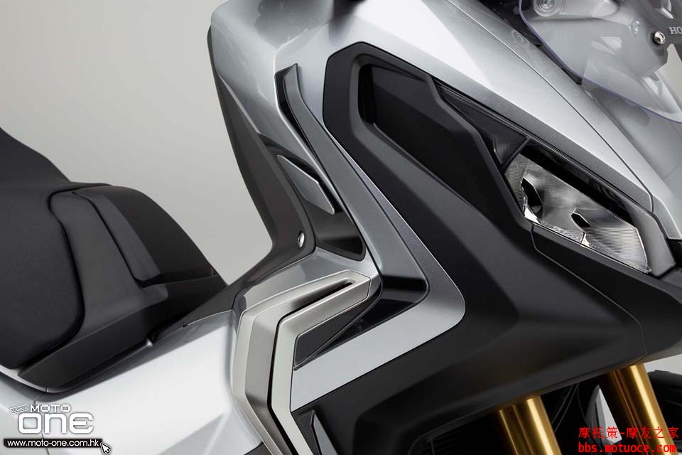 2017_Honda-X-ADV_adventure_scoote_28.jpg