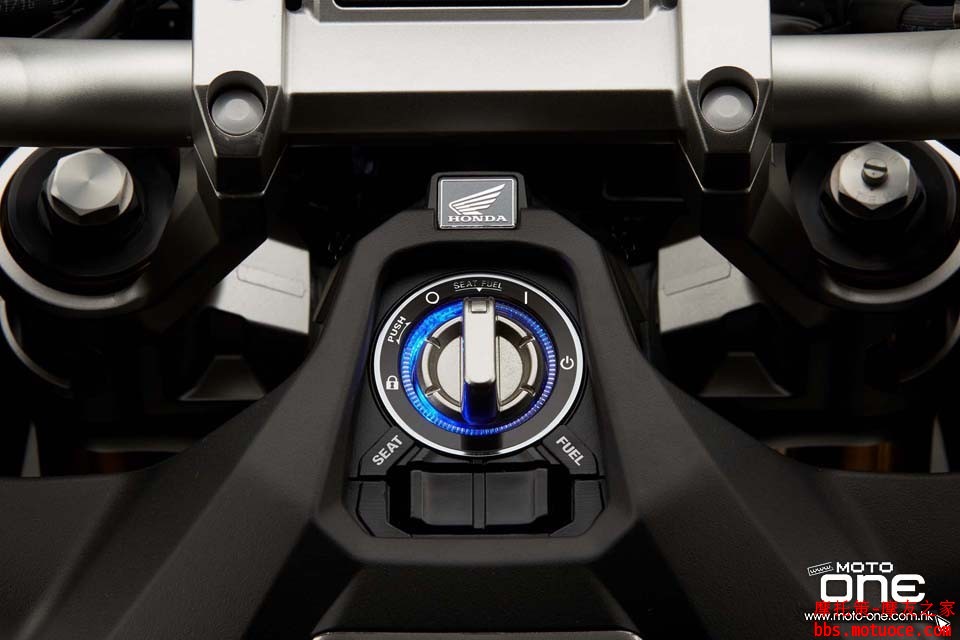 2017_Honda-X-ADV_adventure_scoote_19.jpg