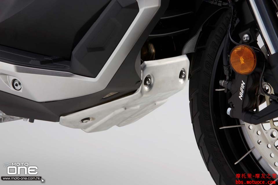 2017_Honda-X-ADV_adventure_scoote_26.jpg