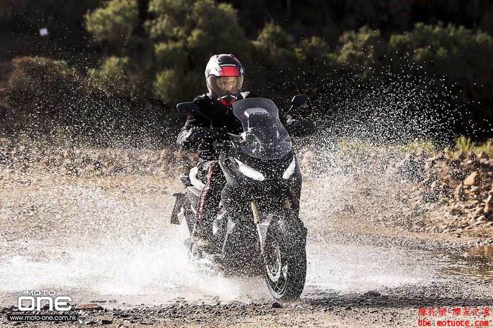 2017_Honda-X-ADV_adventure_scoote_30.jpg