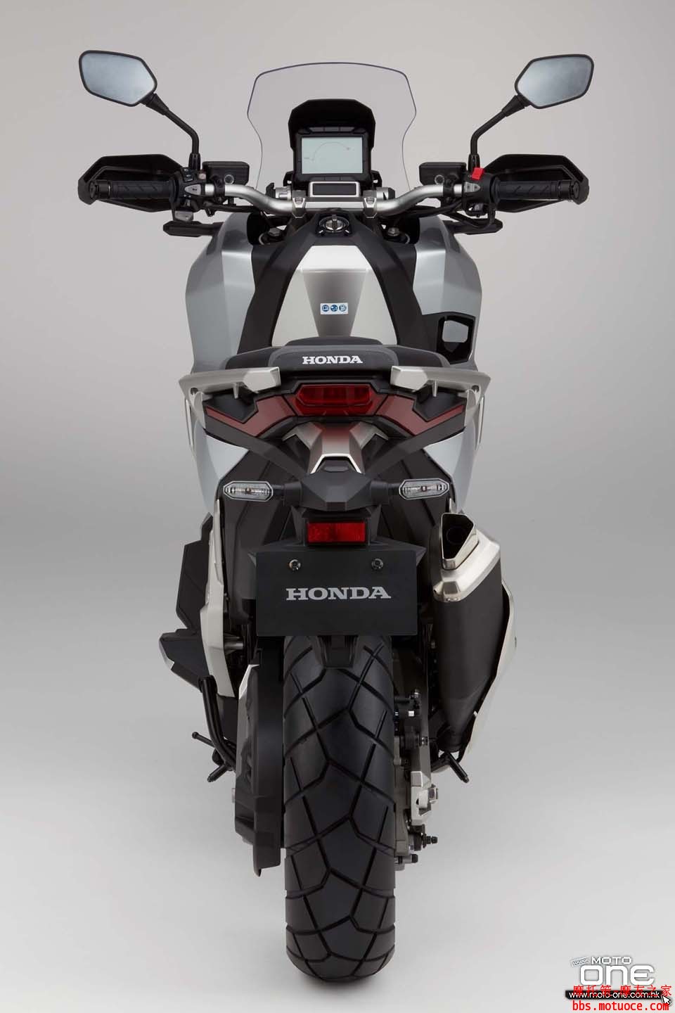 2017_Honda-X-ADV_adventure_scoote_11.jpg