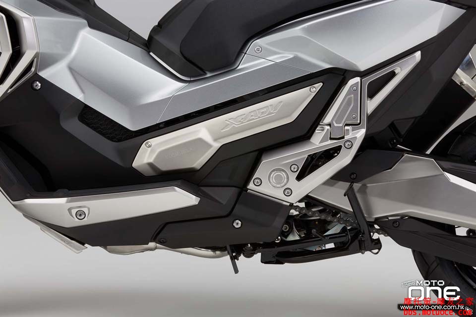 2017_Honda-X-ADV_adventure_scoote_20.jpg