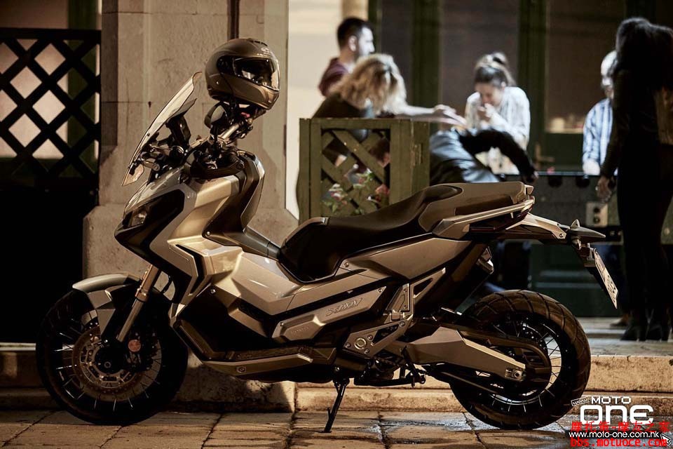 2017_Honda-X-ADV_adventure_scoote_38.jpg