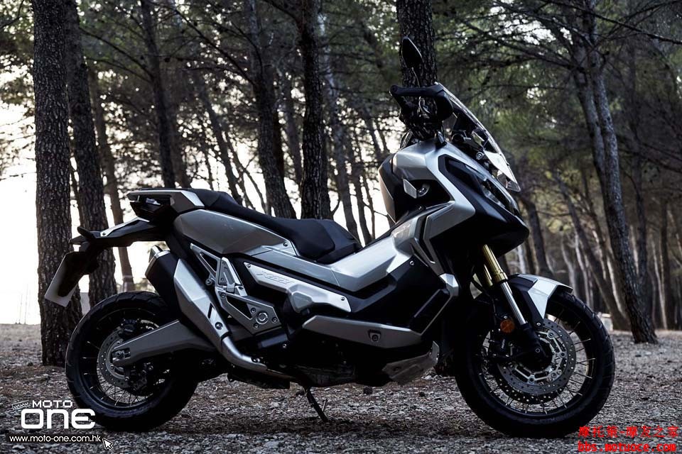2017_Honda-X-ADV_adventure_scoote_40.jpg