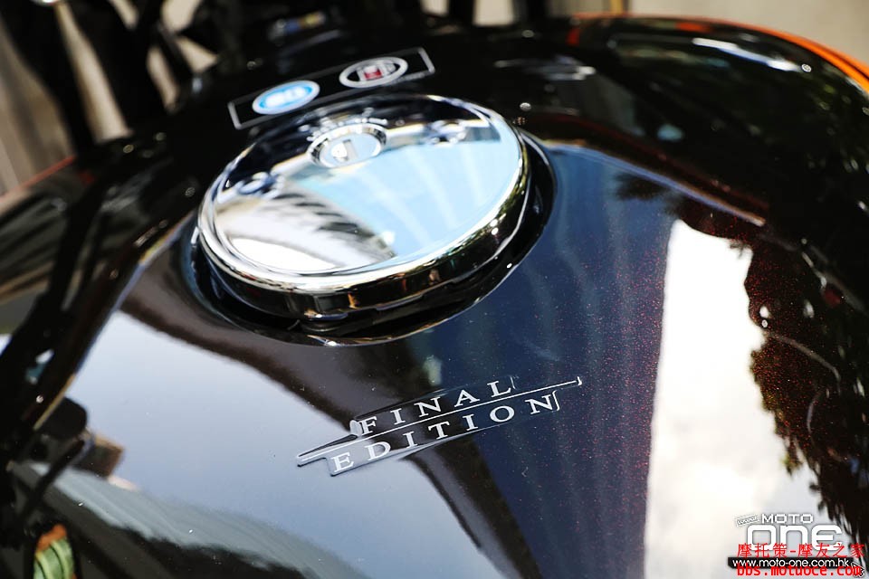 2016_Kawasaki_W800_Final_Edition_02.JPG