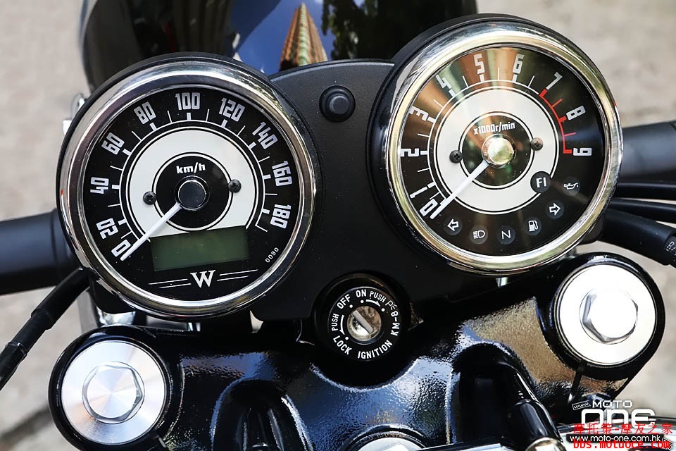 2016_Kawasaki_W800_Final_Edition_08.JPG