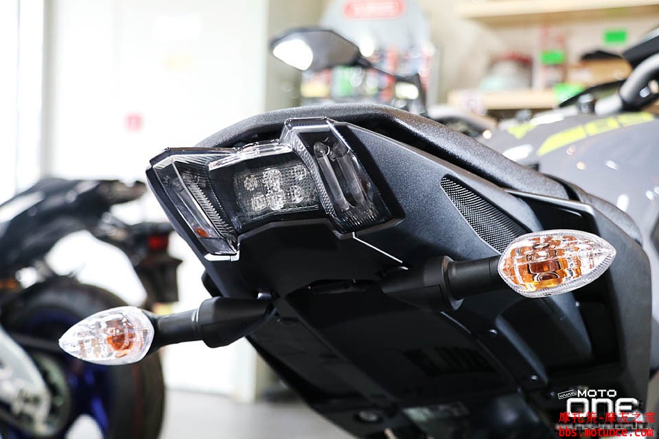 2017_YAMAHA_MT-09_ABS_06.jpg