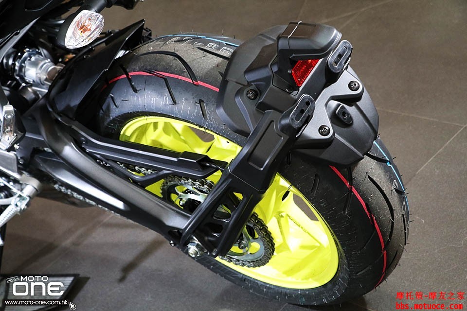 2017_YAMAHA_MT-09_ABS_07a.jpg