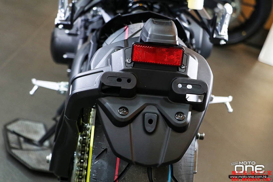 2017_YAMAHA_MT-09_ABS_08.jpg