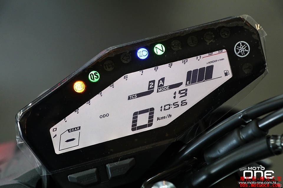 2017_YAMAHA_MT-09_ABS_18.jpg
