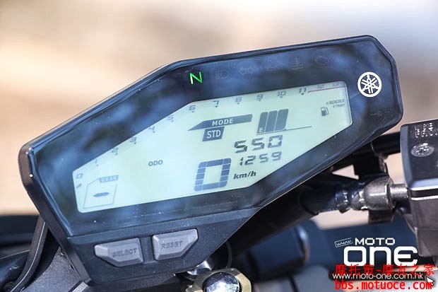 2014_yamaha_mt-09_test_15.jpg