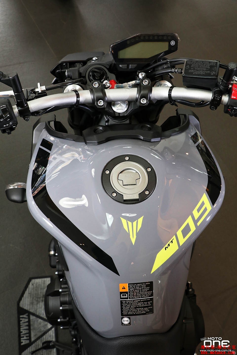 2017_YAMAHA_MT-09_ABS_27.jpg