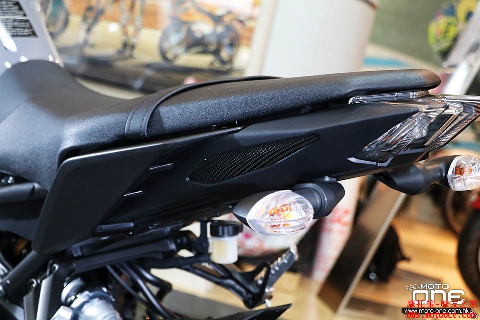 2017_YAMAHA_MT-09_ABS_41.jpg