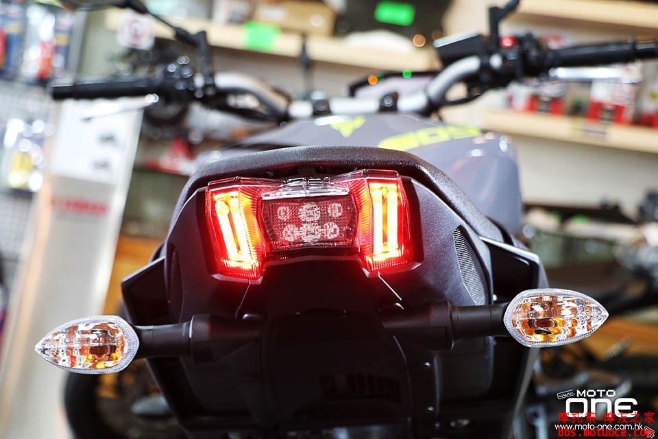 2017_YAMAHA_MT-09_ABS_42.jpg