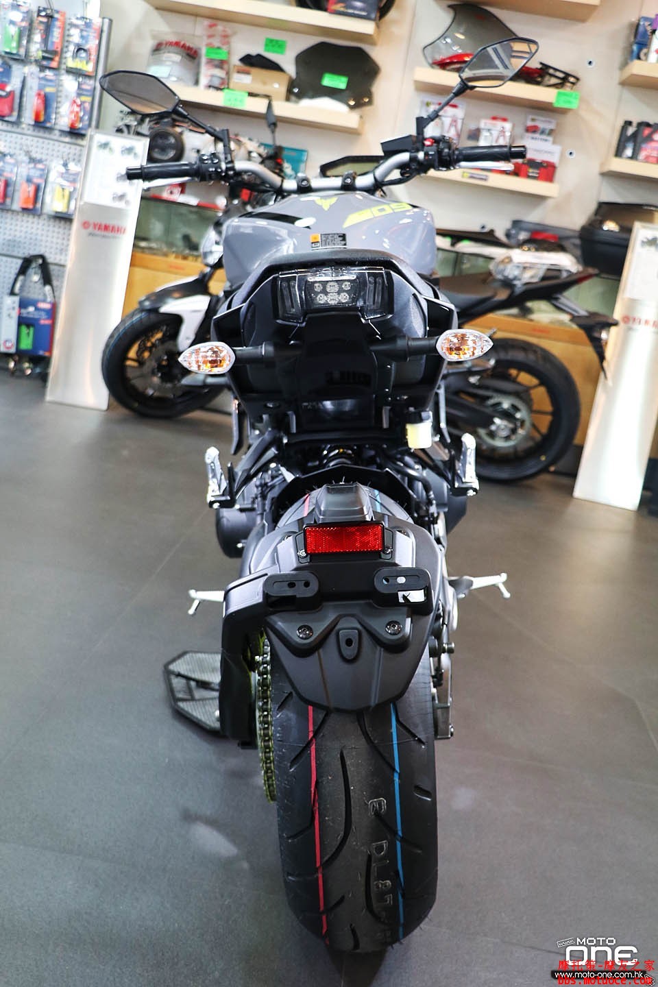 2017_YAMAHA_MT-09_ABS_54.jpg