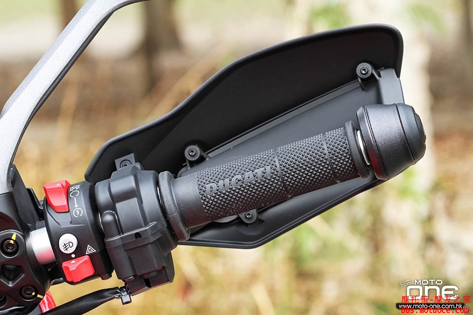 2017_Ducati_Multistrada_950_23.jpg