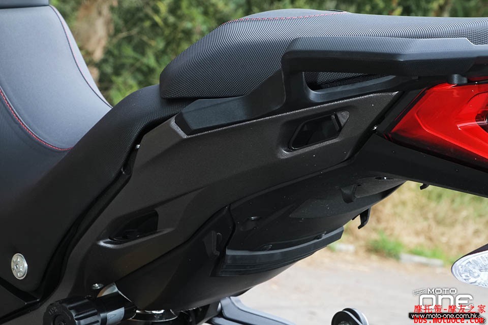 2017_Ducati_Multistrada_950_46.jpg