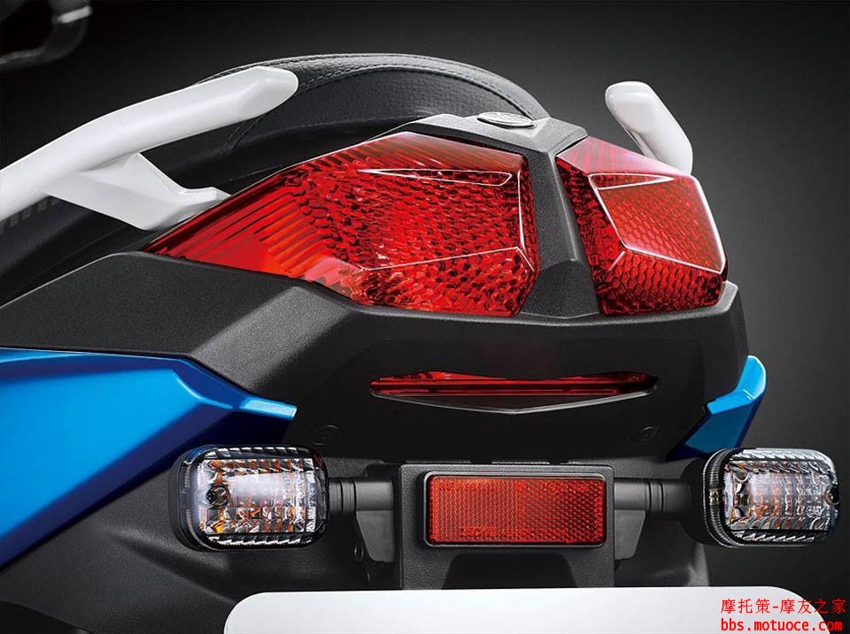 2017_YAMAHA_BWS_R_03.jpg